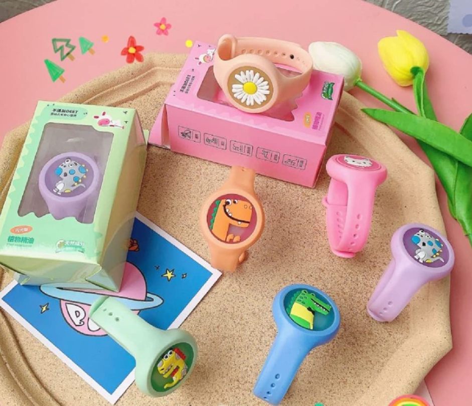 Mosquito repellent band with light